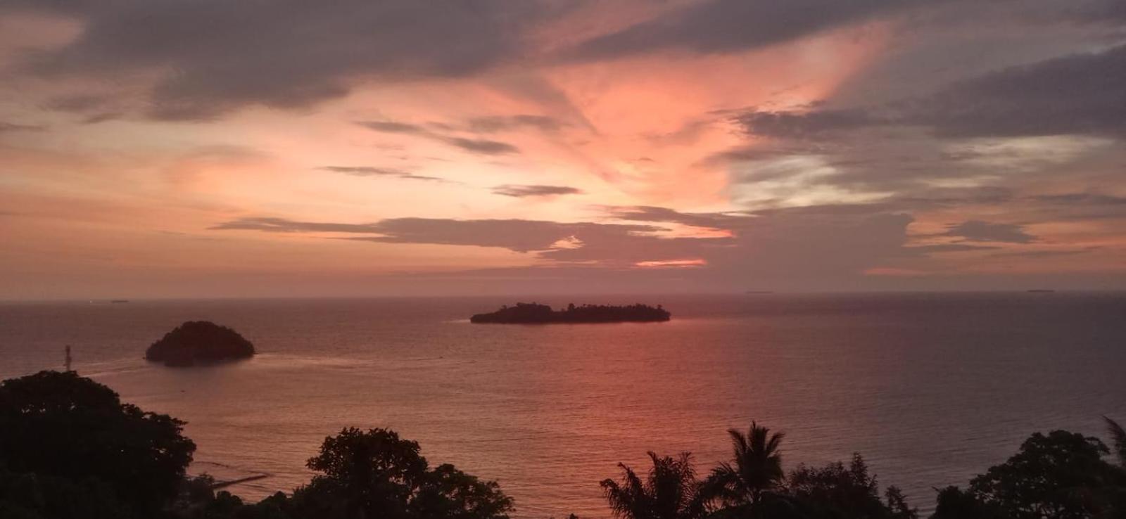 The View Padang, Amazing View, 8 Mins Mentawai Fast Ferry, Cold Beer,Close To Restaurants エクステリア 写真